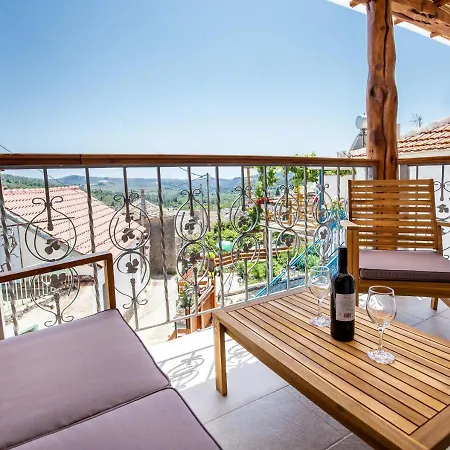 Theros Easy Living Apartment