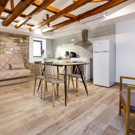 Theros Easy Living Apartment