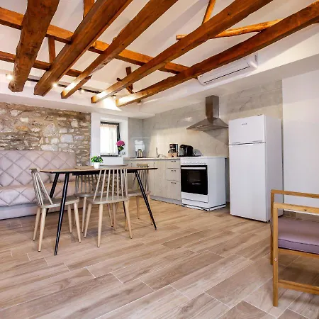 Apartment Theros Easy Living *