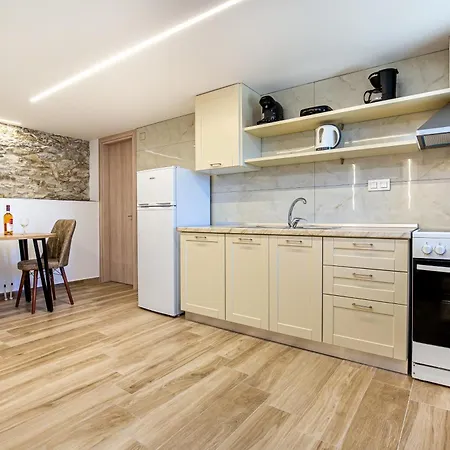 Apartment Theros Easy Living