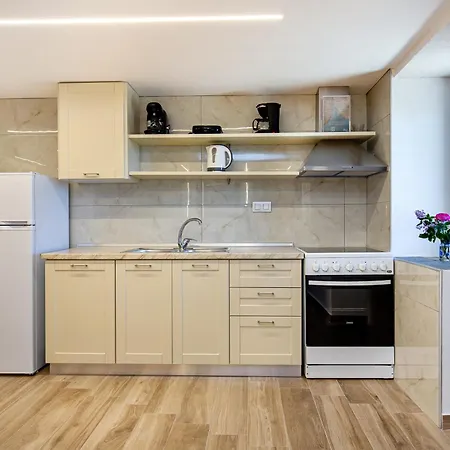Apartment Theros Easy Living *