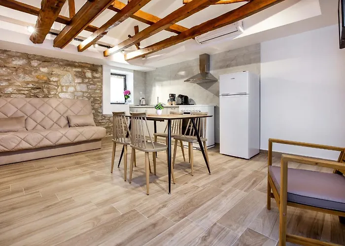 Theros Easy Living Apartamento